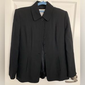 Jones New York Petites….6P ~ black blazer …..EUC!!
